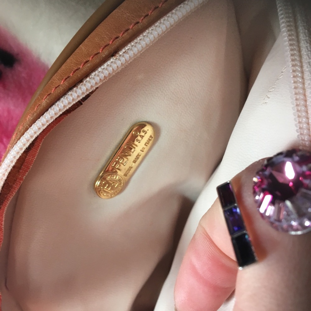 Fendi tie dye crossbody! In great condition - Picture 4 of 8